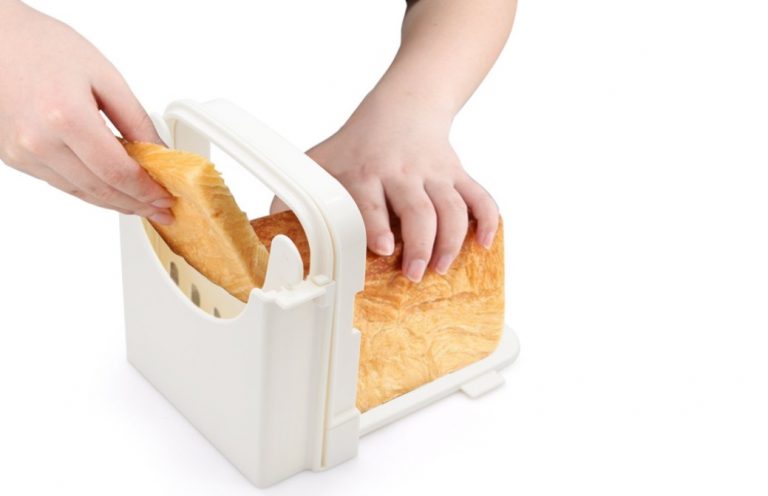 Adjustable-and-Foldable-Bread-Slicer-from-Yummy-Sam-768x496